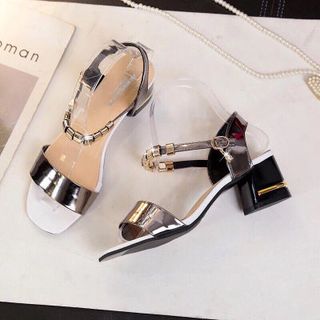 giày sandal gót vuông