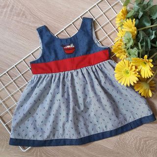 đầm xanh đen đai đỏ