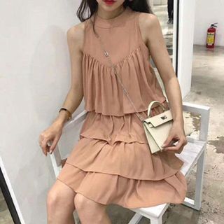 Váy tầng sát nách