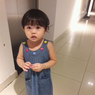 đầm bé nút cổ