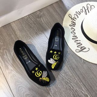 giày mọi thêu ong