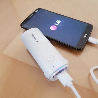 quạt điện cầm tay Iriver Blank Hàn Quốc kèm sạc dự phòng LG 2600mA