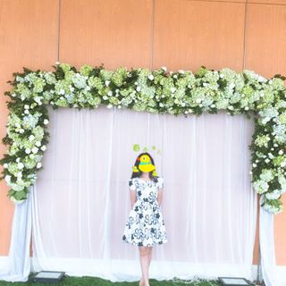 đầm xoè hoa trắng đen