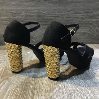 giày cao got trụ sò