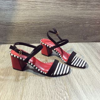 giày got vuông họa tiết độc đẹp