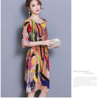 ĐẦM SUÔNG RÚT EO HỌA TIẾT MÀU PHỐI CƯỜM CỔ