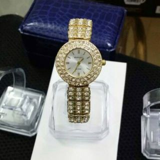 sỉ đế mika trưng bày đồng hồ