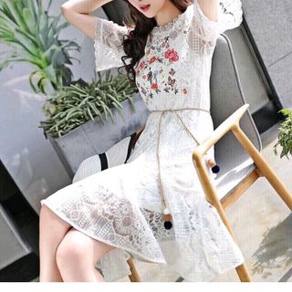 - SÉT ĐẦM REN THÊU KÈM NỊT