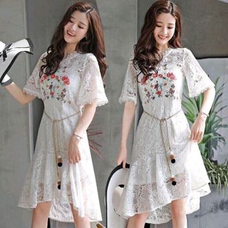 - SÉT ĐẦM REN THÊU KÈM NỊT