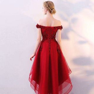 ĐẦM XÒE ĐUÔI TÔM TRỄ VAI CỰC XINH