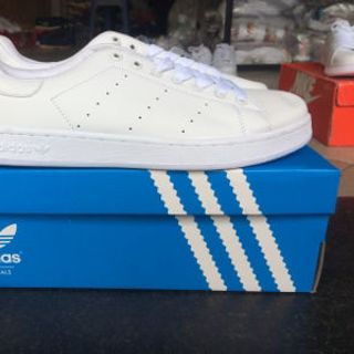 Giày thể thao nữ số lượng lớn