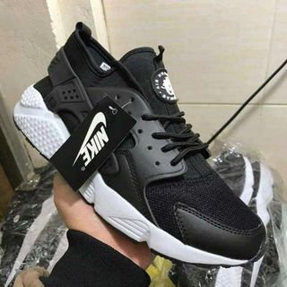 Huacher Nam có 2 màu đen đỏ đô