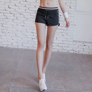 Quần đùi tập gym viền sọc