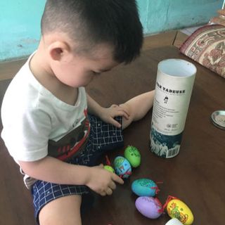 Trứng khủng long tô màu