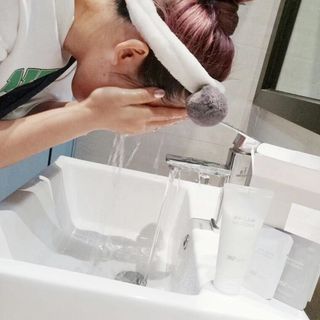 SỮA RỬA MẶT LÀM SẠCH SÂU KIỂM ÁT BÃ NHỜN HỖ TRỢ ĐIỀU TRỊ MỤN ĐẦU ĐEN 302 WHITE