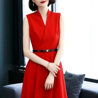 ĐẦM XÒE CỔ V KÈM NỊT