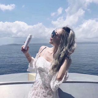 Xịt Chống nắng Trang điểm thần thánh CUIR PROTECTIVE SPRAY