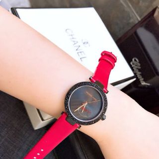 đồng hồ dây da nữ kính saphire