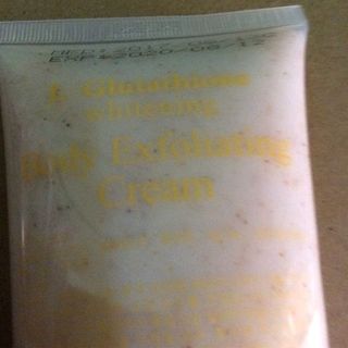 Kem Tẩy tế bào chết hạt cát New L- Glutathione body