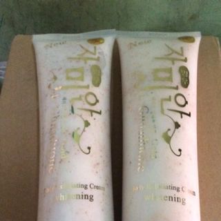 Kem Tẩy tế bào chết hạt cát New L- Glutathione body