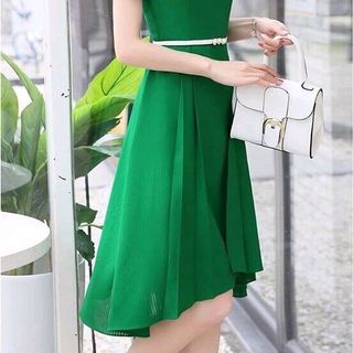 ĐẦM XÒE TAY KHOÉT THẮT NƠ