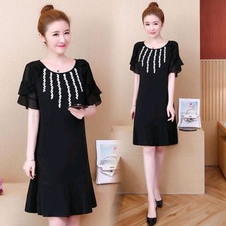 Đầm Suông Tay Loe Đính Hạt