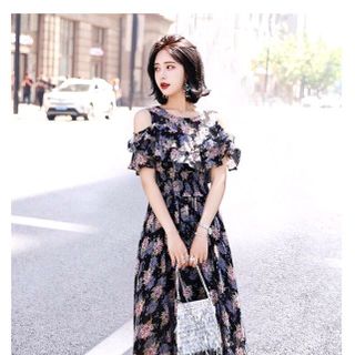 ĐẦM HOA KHOÉT VAI