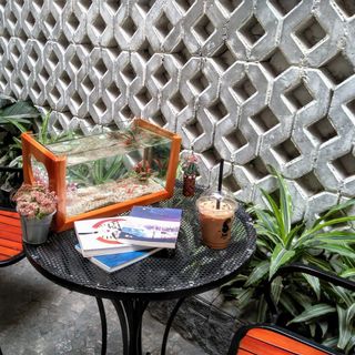 Bể cá mini khung gỗ để bàn