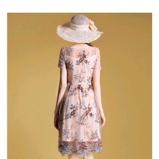 Đầm Xoè Thêu Hoa