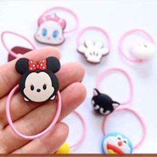 Cột tóc cho bé gái