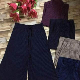 Quần ống rộng xếp ly