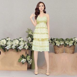 Đầm ren đen dự tiệc 2 tầng chân ren