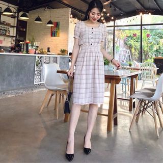 Đầm kẻ caro cúc giả