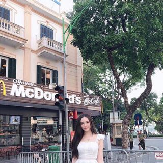 Đầm cánh tiên đục lỗ