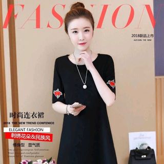 Đầm Suông Thêu Hoạ Tiết