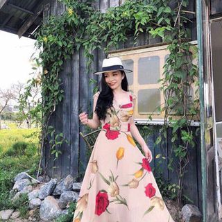 Đầm hoa nút dài giữa ngực Quảng Châu