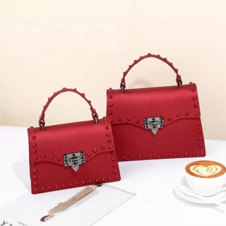 Túi xách viền đinh
