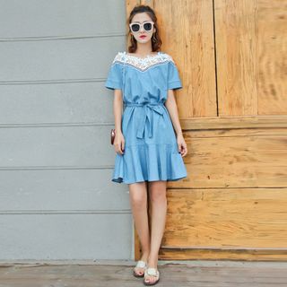 Đầm Jean Hở Vai Cột Nơ Eo Phối Ren