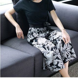 SÉT ÁO THUN QUẦN HOA ỐNG RỘNG