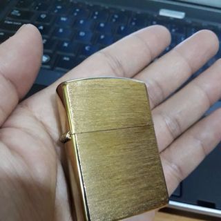 Zippo Vàng Phay Xước Ruột Vàng Đắt Hơn 30K