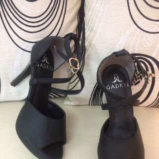 Giày sandal gót nhọn quay chéo