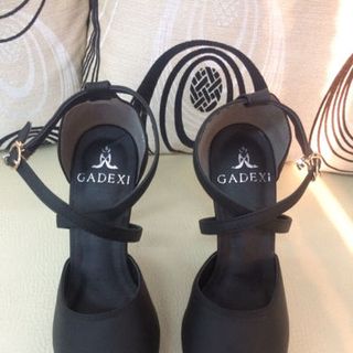 Giày sandal gót nhọn quay chéo