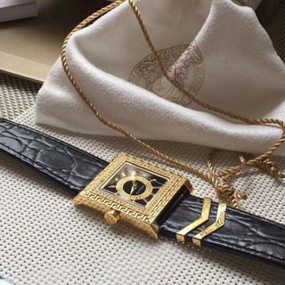 đồng hồ nữ cá tính vuông