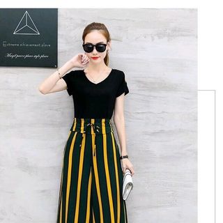 SÉT ÁO THUN VAI CUT OUT QUẦN SỌC VÀNG ỐNG RỘNG