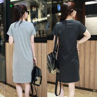 Đầm thun xám kẻ sọc ngang xẻ tà