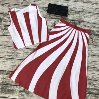 SET ÁO CROPTOP CHÂN VÁY HOẠ TIẾT XOẮN
