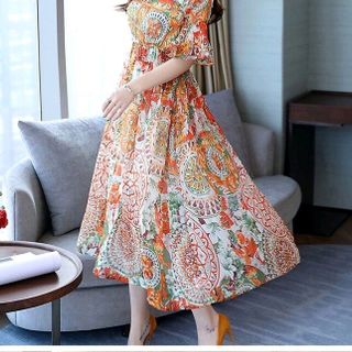 ĐẦM XÒE VOAN HOA CỔ V TAY LOE