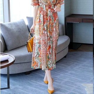 ĐẦM XÒE VOAN HOA CỔ V TAY LOE