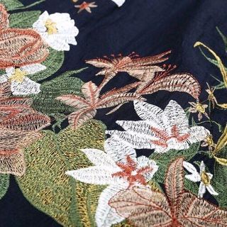 ĐẦM XOÈ CỔ TÀU THÊU HOẠ TIẾT ĐỘC ĐÁO