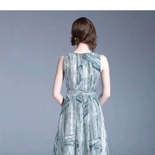 ĐẦM XÒE IN HỌA TIẾT VÁN GỖ CỘT EO